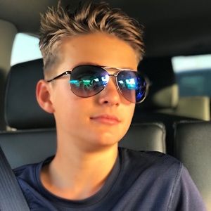 Meet your Posher, Jonathan